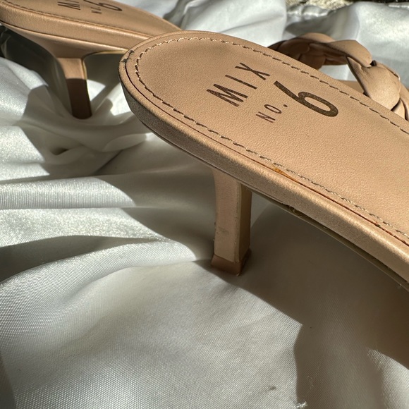 Beige kitten heels - Picture 3 of 5